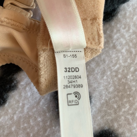 NWOT Victoria’s  Secret beige underwire padded bra - Picture 4 of 6